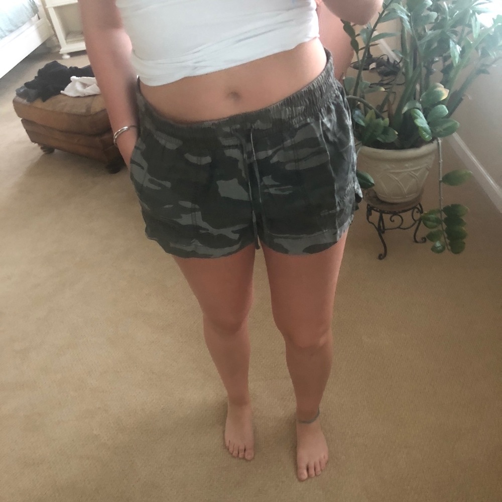 Tie camo shorts